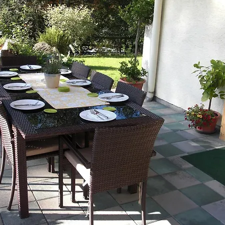 Hotel-pension Flora 3*