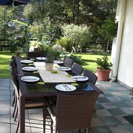 Bed & Breakfast Hotel-pension Flora