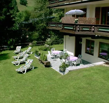 Bed & Breakfast Hotel-pension Flora