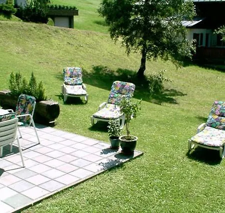 Hotel-pension Flora Bed & Breakfast 3*